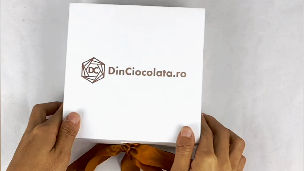 caja de regalo plegable blanca con logo personalizado impreso